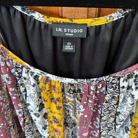 Women's Multi Color Floral Bubble Blouse in 2XL - Picture 3 of 3